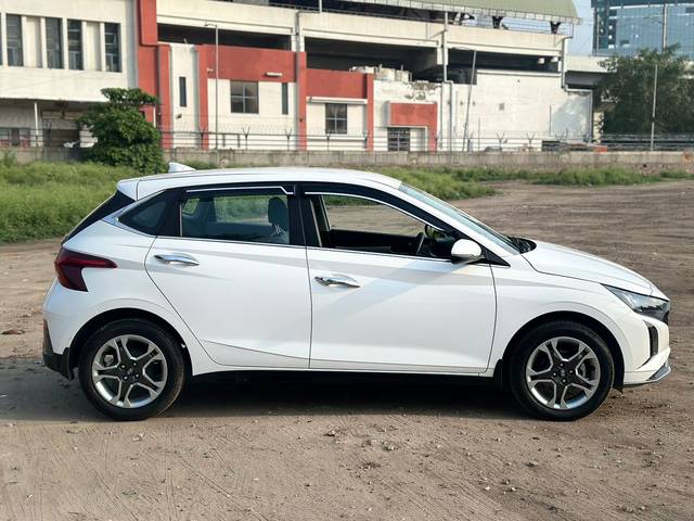 https://images10.gaadi.com/usedcar_image/4603859/original/e0714d1b1c14d5e7a912d8edef2510b1.jpg?imwidth=6401