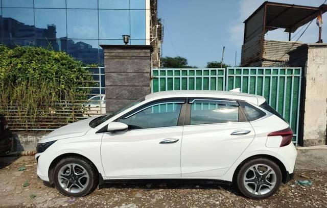 https://images10.gaadi.com/usedcar_image/4603859/original/processed_7a04897384bac266842dbd4848a66422.jpg?imwidth=6401