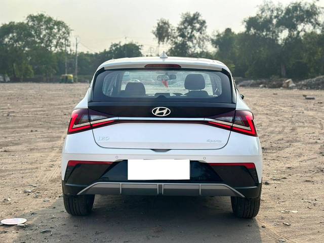 https://images10.gaadi.com/usedcar_image/4603859/original/processed_e26ca38c946a108c96b63c70cb3e85e3.jpg?imwidth=6402