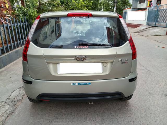 https://images10.gaadi.com/usedcar_image/4603868/original/processed_f04e86ed4d015f4ee2ac885d35791be8.jpg?imwidth=6401