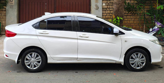 https://images10.gaadi.com/usedcar_image/4603880/original/processed_091935ead72f2701ac0a9217d491bdda.png?imwidth=6401