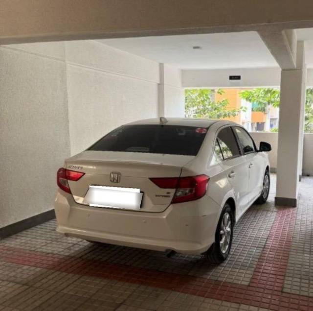 https://images10.gaadi.com/usedcar_image/4603905/original/processed_processed_e06aca2f-7201-4eff-8b05-63d1d8f13f7d.jpeg?imwidth=6401