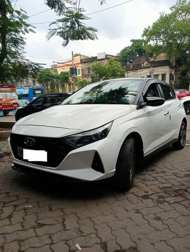 https://images10.gaadi.com/usedcar_image/4603938/original/processed_06df9b96536bc6c751c4328e770b642c.jpg?imwidth=6402
