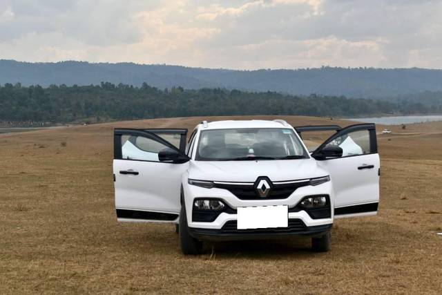 https://images10.gaadi.com/usedcar_image/4603944/original/processed_e160aa44-6c1e-4817-bf81-f431293c5b48.jpg?imwidth=6400