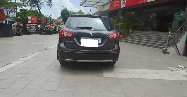 https://images10.gaadi.com/usedcar_image/4603945/original/processed_ceb0f14fe31c686dc9c1dd1da9ae7f7f.jpg?imwidth=6400