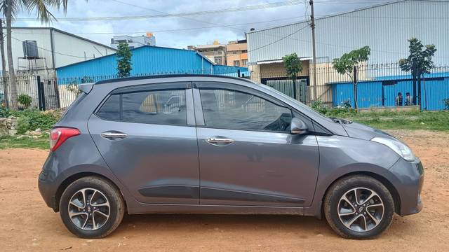 https://images10.gaadi.com/usedcar_image/4603951/original/d1239c977bb089326285cc29b56b15a6.jpg?imwidth=6401