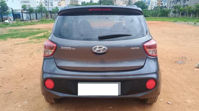 https://images10.gaadi.com/usedcar_image/4603951/original/processed_3b49a9b802f6794604b15f2dd9b21bff.jpg?imwidth=6402