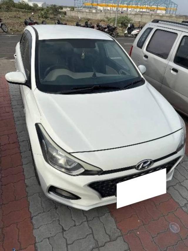 https://images10.gaadi.com/usedcar_image/4603952/original/processed_7857763c-bc6f-433c-805f-59ae7070af28.jpg?imwidth=6400