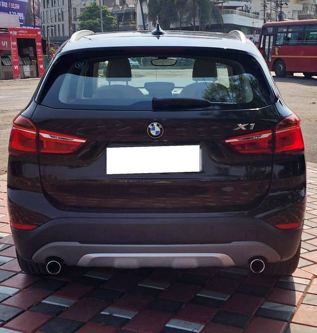 https://images10.gaadi.com/usedcar_image/4603958/original/processed_176709e6ebb2426fd20ef4345c89a1bf.jpg?imwidth=6402