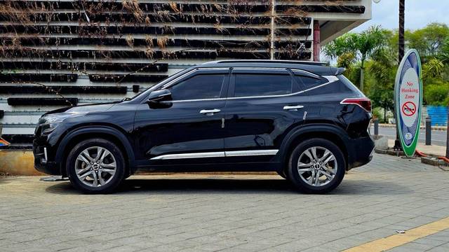 https://images10.gaadi.com/usedcar_image/4603995/original/processed_295f621ef9c1ac32b4bdeeea2c8491f2.jpg?imwidth=6402