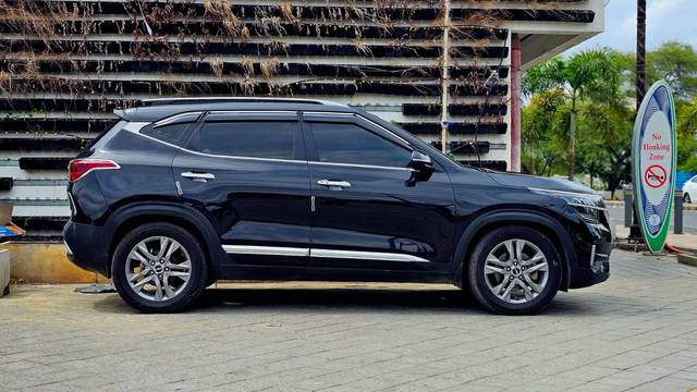https://images10.gaadi.com/usedcar_image/4603995/original/processed_bbb7584751a7fdc68866e2ef01f8814c.jpg?imwidth=6401