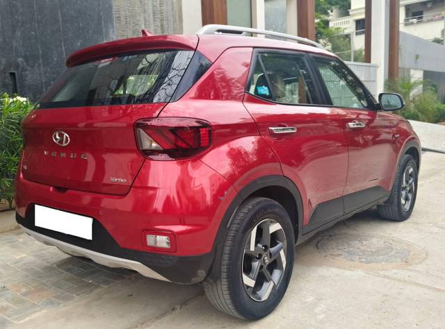 https://images10.gaadi.com/usedcar_image/4604000/original/processed_8f454ed0-c9fd-43a2-b185-1d65b82032f5.jpg?imwidth=6402