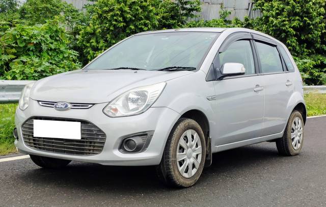 https://images10.gaadi.com/usedcar_image/4604015/original/processed_c3ab485a60fdfa96cd1e94310a3654dd.jpg?imwidth=6402