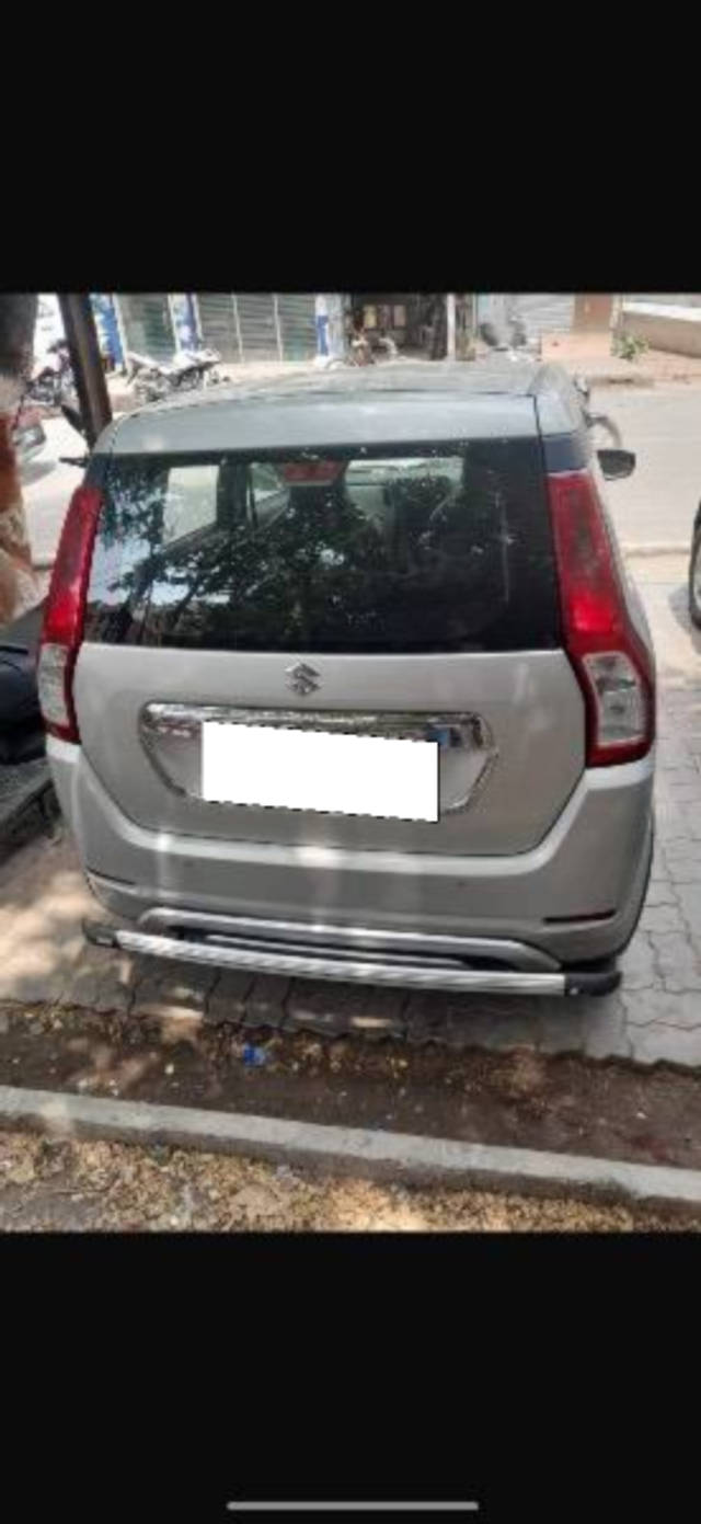 https://images10.gaadi.com/usedcar_image/4604017/original/processed_1d3f0580-13e6-4af6-baff-41b7829a395c.png?imwidth=6401