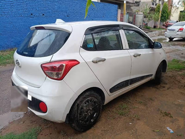 https://images10.gaadi.com/usedcar_image/4604025/original/1d899d63-2503-45a4-8147-ba515ad94978.png?imwidth=6400