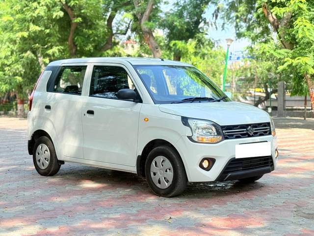 https://images10.gaadi.com/usedcar_image/4604031/original/processed_87bdfe658d8668cab2bfb1cd6017f4c8.jpg?imwidth=6400