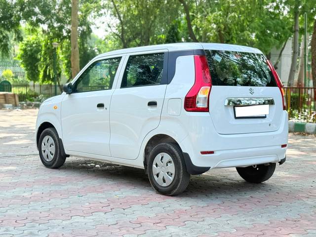 https://images10.gaadi.com/usedcar_image/4604031/original/processed_94933e889b58f43a842b26bd7285b1d5.jpg?imwidth=6402