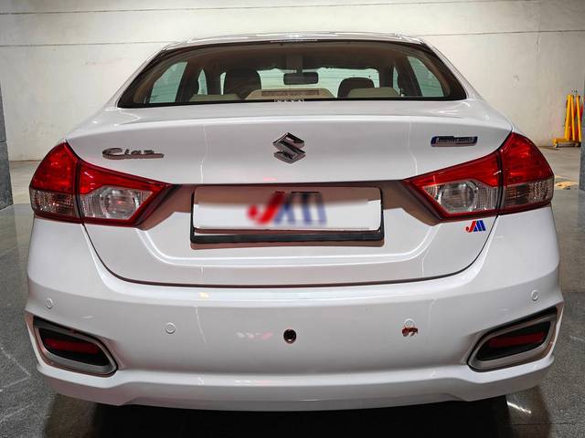 https://images10.gaadi.com/usedcar_image/4604050/original/processed_f863a64f76217c3eebf0d7d2302410cf.jpg?imwidth=6402