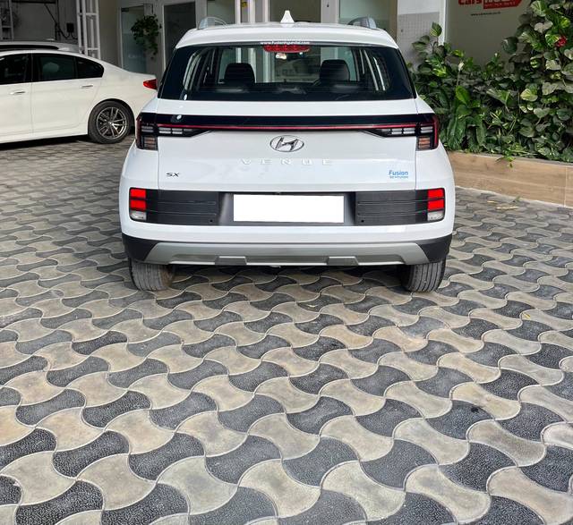 https://images10.gaadi.com/usedcar_image/4604061/original/processed_6c6772953593673311517044ea073139.jpg?imwidth=6402