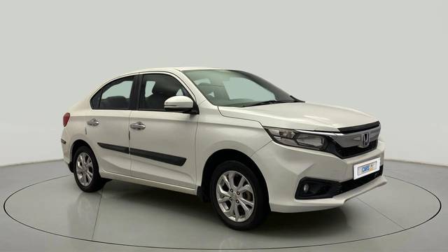 https://images10.gaadi.com/usedcar_image/4604068/original/2e9323e1dccb6df1a5c5e8ffbff0b241.jpg?imwidth=6400