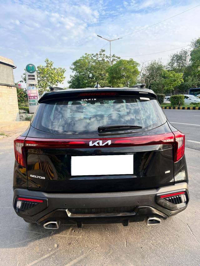 https://images10.gaadi.com/usedcar_image/4604129/original/processed_2b05fe3cf3122cec591e1a860bde010e.jpg?imwidth=6402