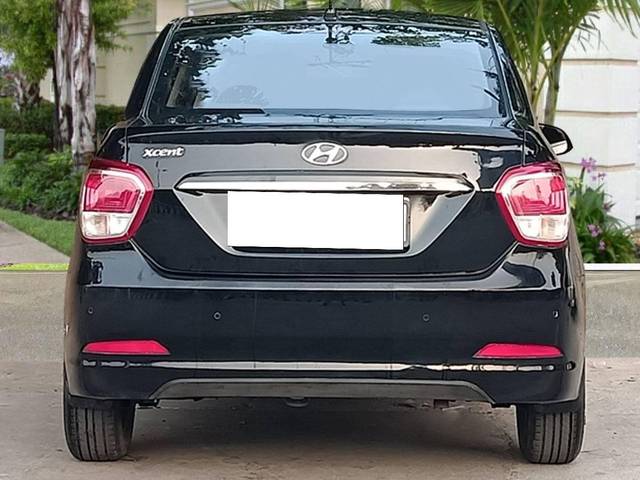 https://images10.gaadi.com/usedcar_image/4604144/original/processed_8781296e-1bd9-4134-b923-17f7cf7a5d68.jpg?imwidth=6402