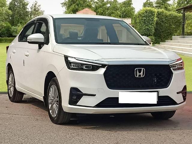 https://images10.gaadi.com/usedcar_image/4604162/original/processed_4ef4733f-46dd-4274-9ba3-c80a1a893b8d.jpg?imwidth=6400