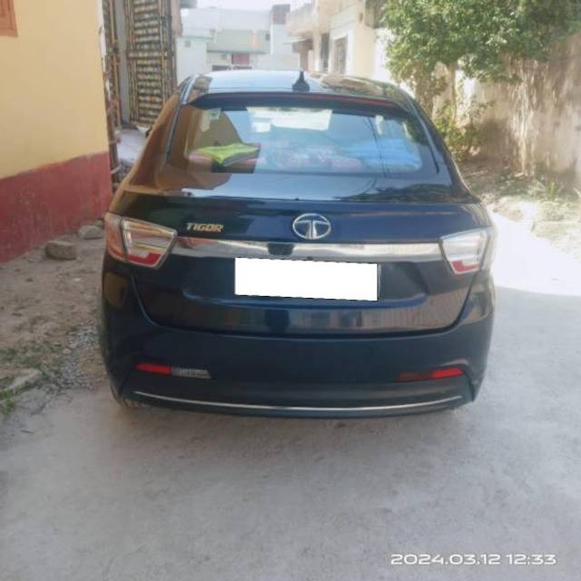 https://images10.gaadi.com/usedcar_image/4604169/original/processed_44cc3506-6a14-4f98-8cff-f49241248322.jpg?imwidth=6401