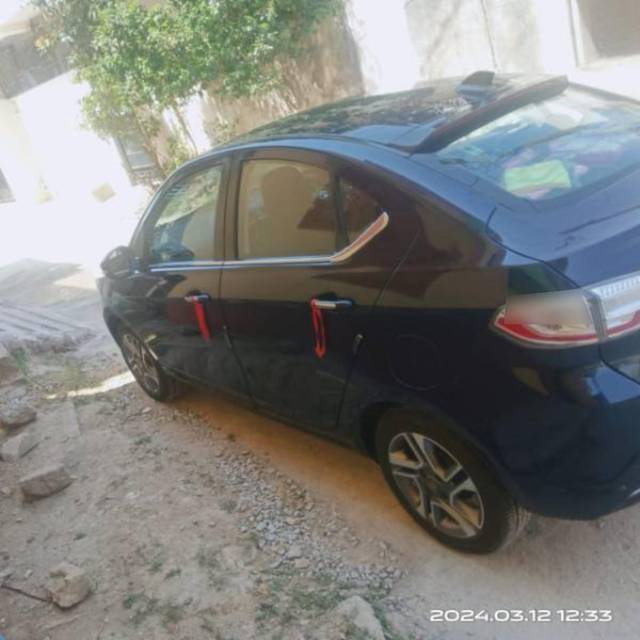 https://images10.gaadi.com/usedcar_image/4604169/original/processed_bd8ec03e-cb3a-424d-a3a5-94d7b8a53aea.jpg?imwidth=6402