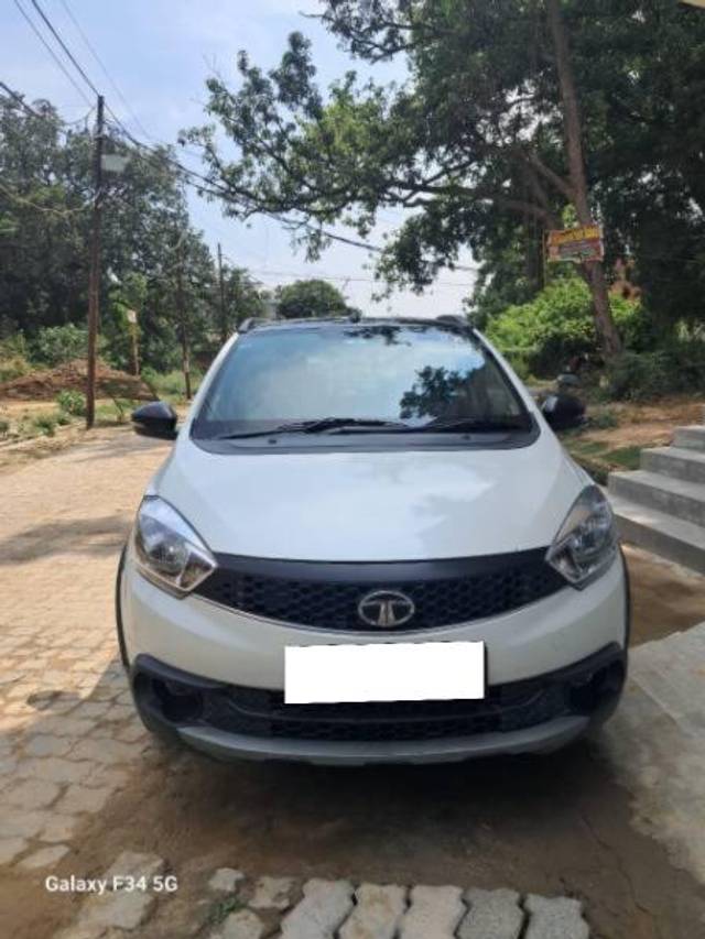 https://images10.gaadi.com/usedcar_image/4604174/original/processed_2a356ac7-3b60-4bef-a582-5e8d8d0f5e6d.jpg?imwidth=6400
