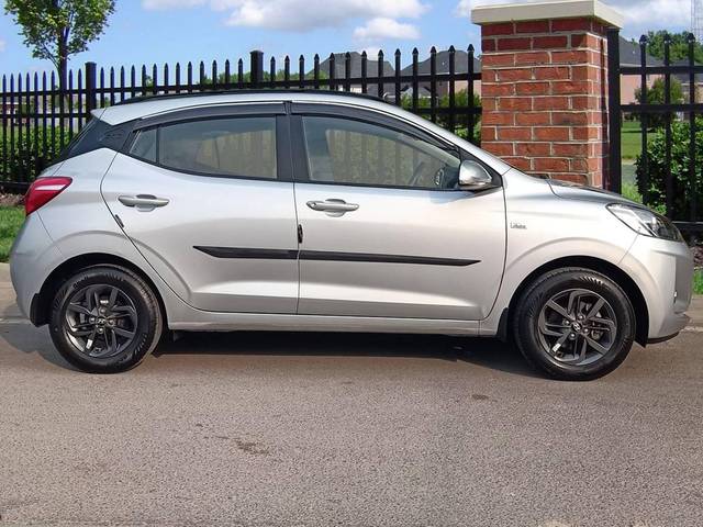https://images10.gaadi.com/usedcar_image/4604184/original/processed_7216295a438a3af736fe2be69f96aaad.jpg?imwidth=6401