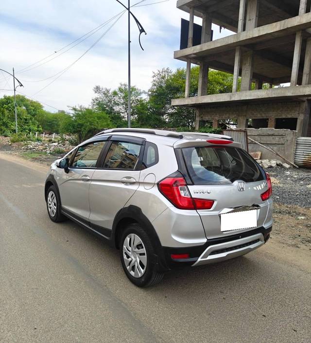 https://images10.gaadi.com/usedcar_image/4604245/original/processed_0ecd524bd339c415096335529ab3f48f.jpg?imwidth=6402