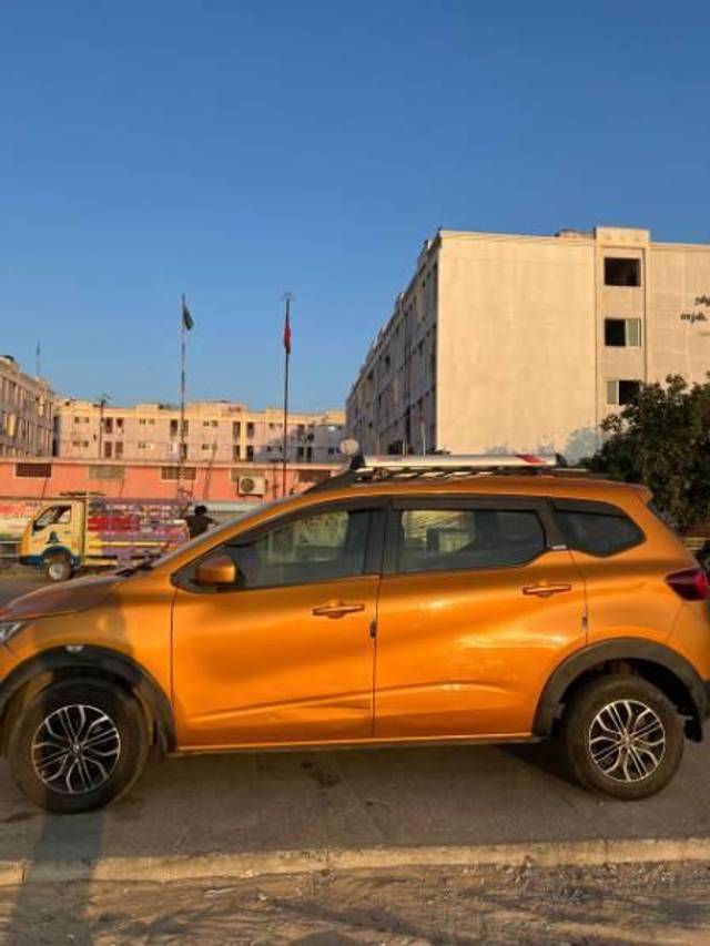 https://images10.gaadi.com/usedcar_image/4604263/original/processed_9fc0ada3-ec1f-4f12-9600-e1de1e1ed8c1.jpeg?imwidth=6402