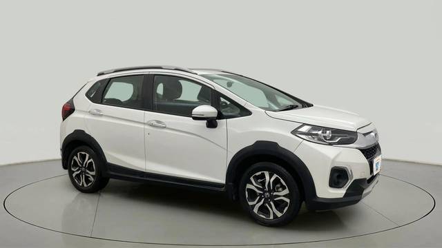 https://images10.gaadi.com/usedcar_image/4604269/original/7a7a5f52fc2aa01ba91a791840e2aafb.jpg?imwidth=6400