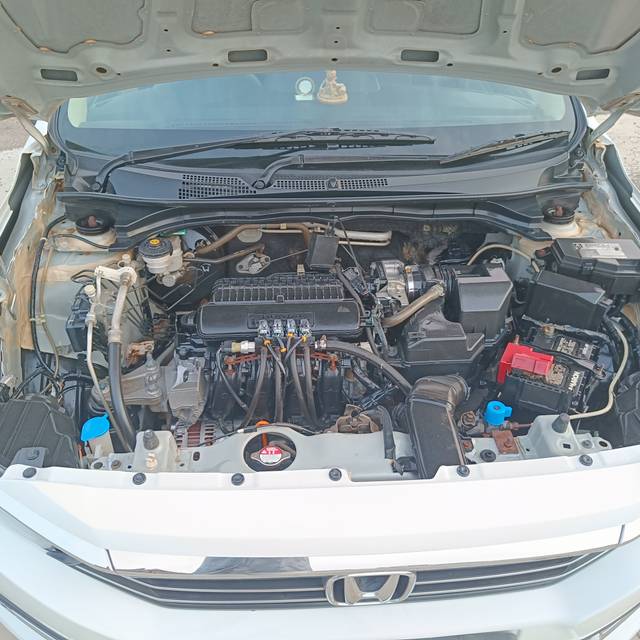 https://images10.gaadi.com/usedcar_image/4604282/original/3982b41d7d3f11e77285e1fbcbe62bd6.jpg?imwidth=6402