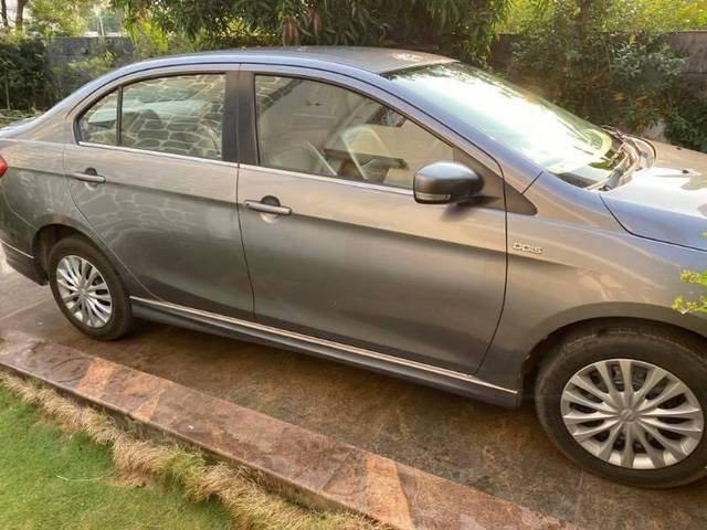 https://images10.gaadi.com/usedcar_image/4604341/original/processed_processed_746c9825-bb66-493b-9952-602cff87f740.jpeg?imwidth=6401