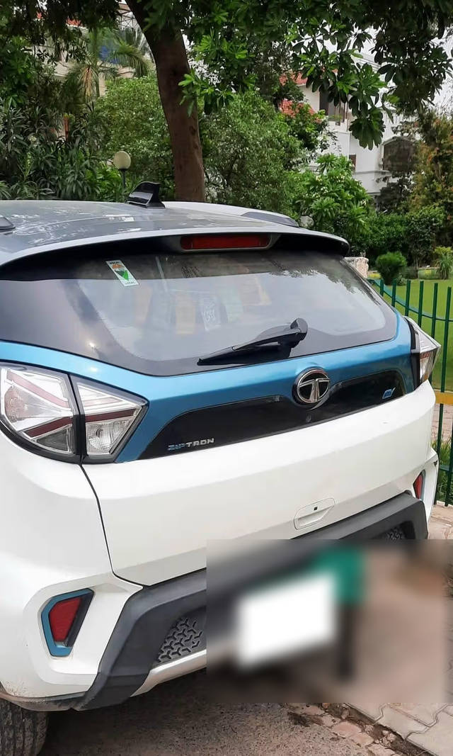 https://images10.gaadi.com/usedcar_image/4604402/original/16fb656e-24f0-481f-842a-4171ce05a63f.png?imwidth=6402