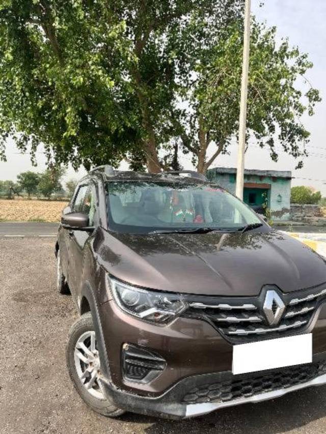 https://images10.gaadi.com/usedcar_image/4604423/original/processed_ea637a2a-e1d8-47e9-8e99-52bec74a03d4.jpeg?imwidth=6400