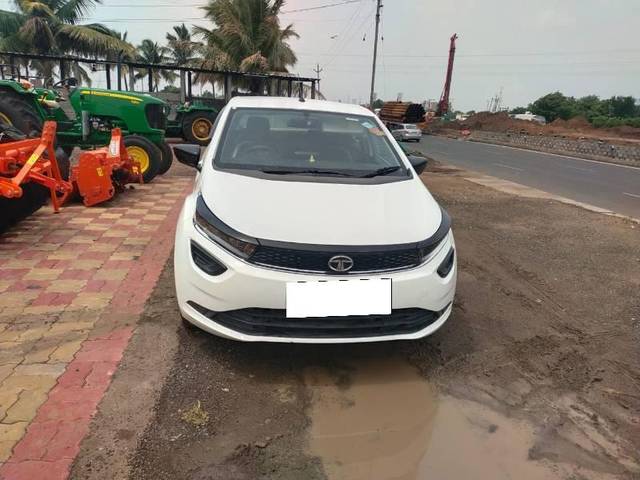 https://images10.gaadi.com/usedcar_image/4604464/original/processed_06bd2bfa-9ec6-4c4e-943e-facf50e06a36.jpg?imwidth=6400