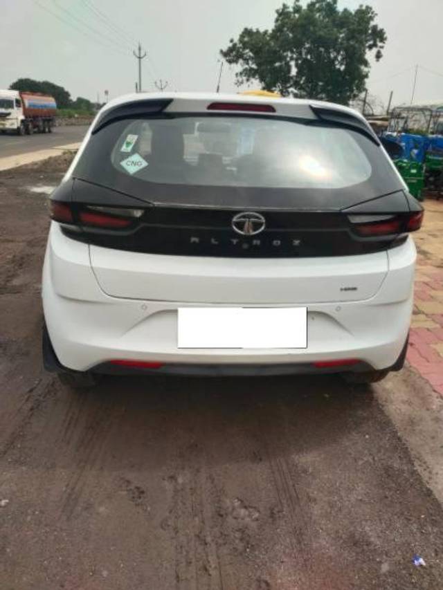 https://images10.gaadi.com/usedcar_image/4604464/original/processed_4633a281-c6cc-40a7-99d2-7d9924f36ee0.jpg?imwidth=6402