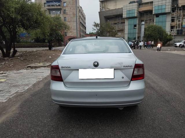 https://images10.gaadi.com/usedcar_image/4604604/original/processed_e1e2659d-6de3-4f97-aa11-d65b6ab52577.jpg?imwidth=6402