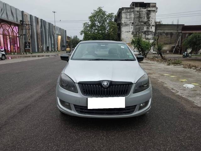 https://images10.gaadi.com/usedcar_image/4604604/original/processed_ed31dcff-8ce3-429e-af97-662d22cb4997.jpg?imwidth=6400