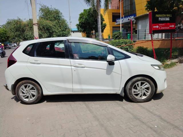https://images10.gaadi.com/usedcar_image/4604611/original/processed_4e396084-d58d-4e9e-b36d-75bc9d88c52f.jpg?imwidth=6401