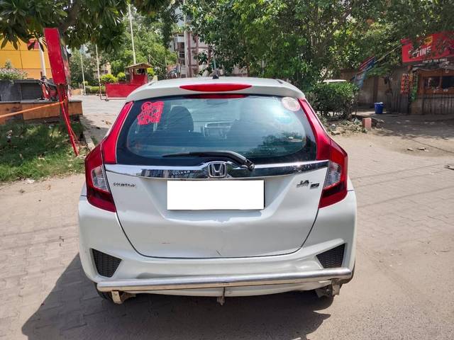 https://images10.gaadi.com/usedcar_image/4604611/original/processed_5575bb23-3c7e-43f0-8a6e-e457415fcfab.jpg?imwidth=6402