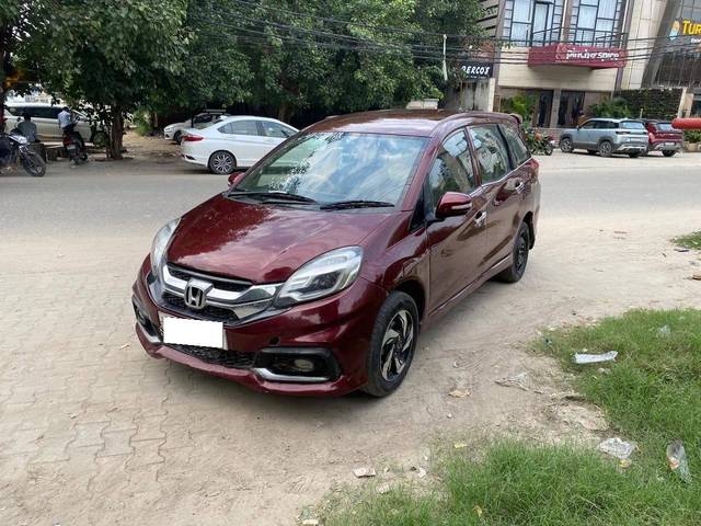 https://images10.gaadi.com/usedcar_image/4604612/original/processed_f2005756-e332-47d0-9894-64921e51abac.jpg?imwidth=6401