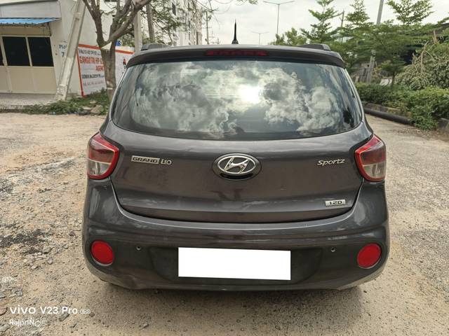 https://images10.gaadi.com/usedcar_image/4604613/original/processed_5da41bc434b682f83f6f1ba0e5d04602.jpg?imwidth=6402