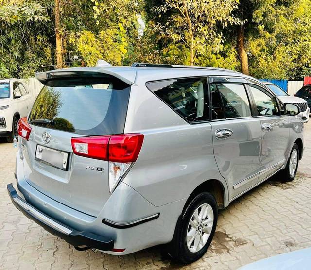 https://images10.gaadi.com/usedcar_image/4604648/original/processed_fee54f2c-b0f7-4c0f-896c-10a444a34f00.jpg?imwidth=6401