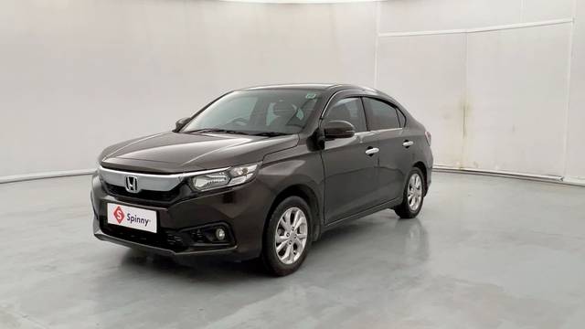 https://images10.gaadi.com/usedcar_image/4604691/original/8ca2c8bbd53d20f1ac41e1949c1900c2.JPG?imwidth=6400