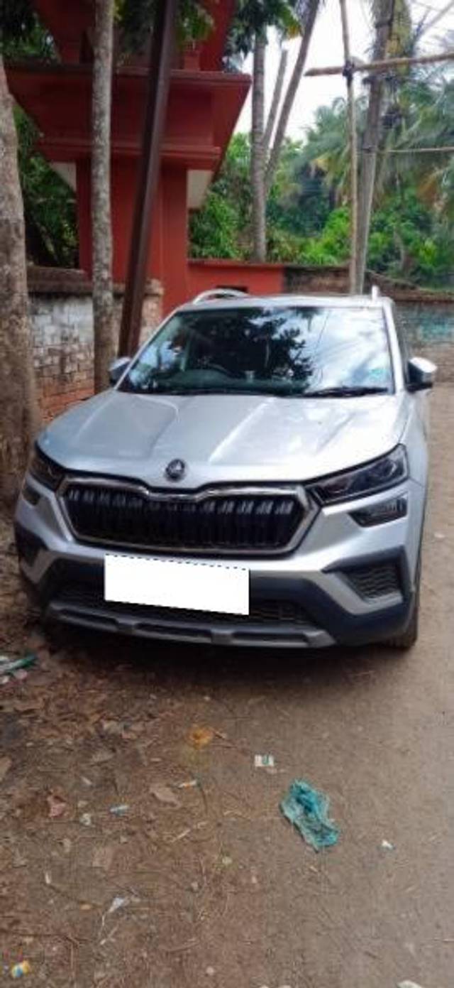 https://images10.gaadi.com/usedcar_image/4604835/original/processed_8cc00260-68e7-4e12-be3d-bc9ce9a81dff.jpg?imwidth=6400