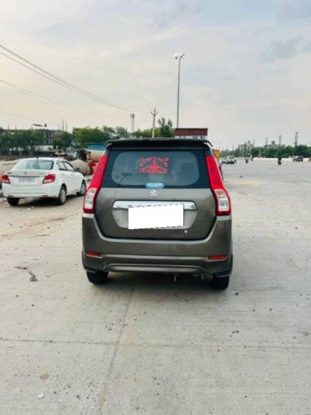 https://images10.gaadi.com/usedcar_image/4604847/original/processed_54b38cc1-c156-4091-a5a6-9944f752c54c.jpg?imwidth=6401